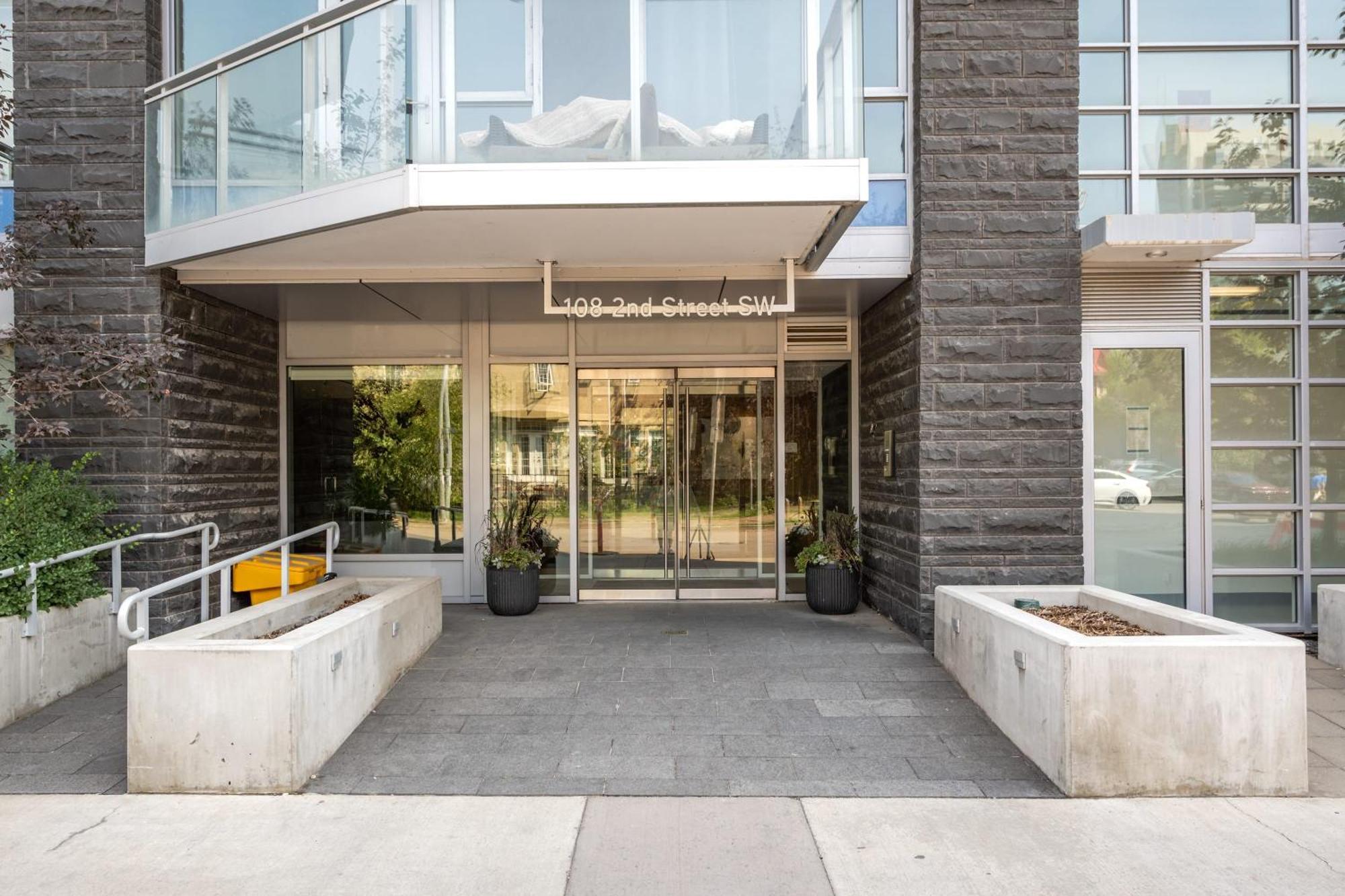 Guest Favorite Riverside Retreat- Walking Trails, Downtown Near Stampede! Free Banff Pass, Wine, Gym, Parking! YYC Esterno foto