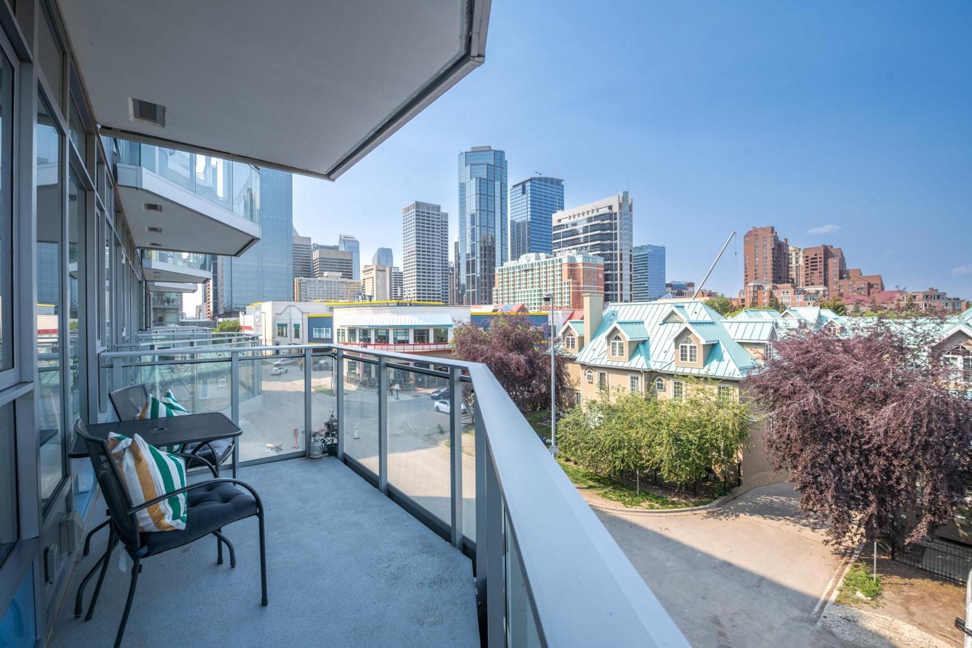 Guest Favorite Riverside Retreat- Walking Trails, Downtown Near Stampede! Free Banff Pass, Wine, Gym, Parking! YYC Esterno foto