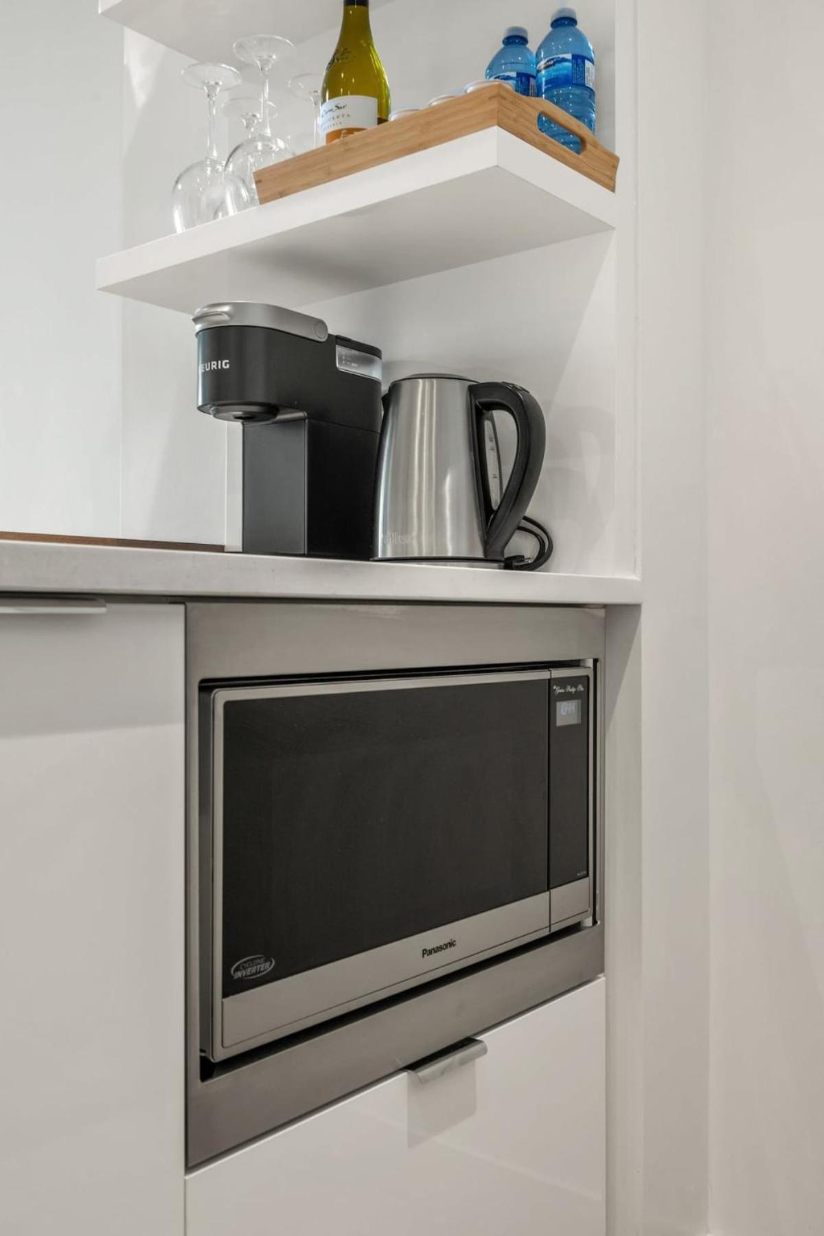 Guest Favorite Riverside Retreat- Walking Trails, Downtown Near Stampede! Free Banff Pass, Wine, Gym, Parking! YYC Esterno foto